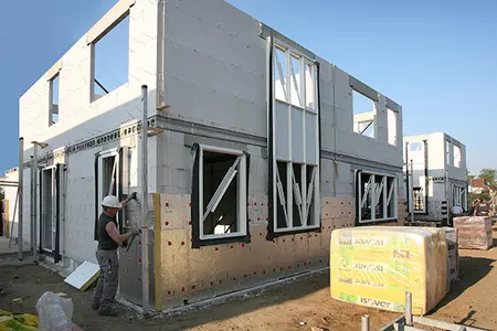 Bereken eenvoudig wat de kosten door van spouwmuur isolatie bij nieuwbouw