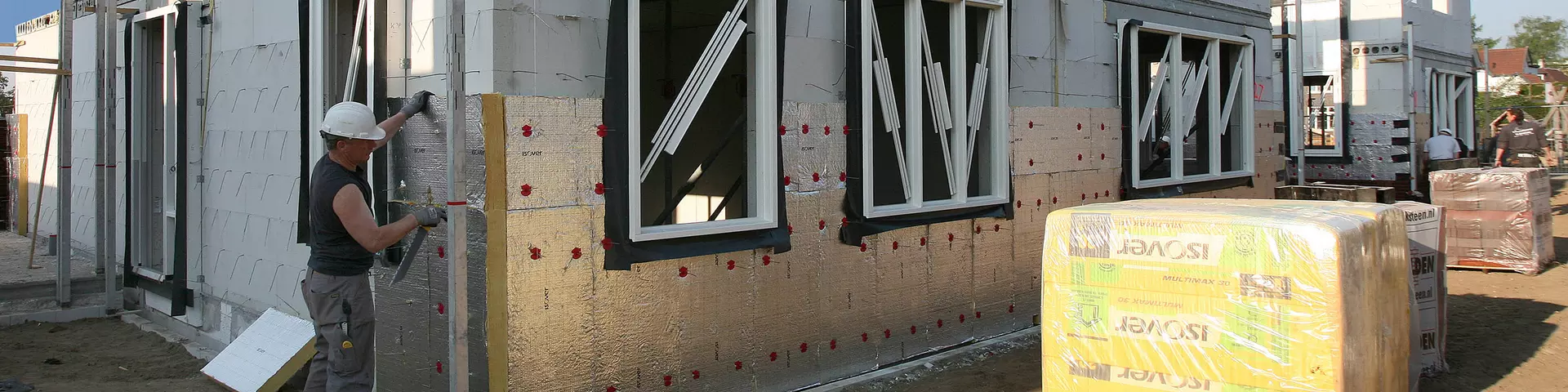 Bereken eenvoudig wat de kosten door van spouwmuur isolatie bij nieuwbouw