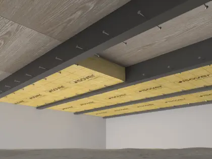 Isoleren van een houten vloer met spijkers in de kruipruimte