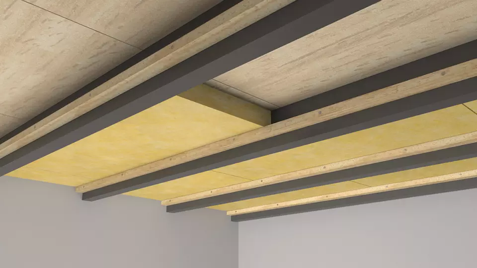 Houten vloer isoleren met glaswol isolatieplaten en houtenlatten