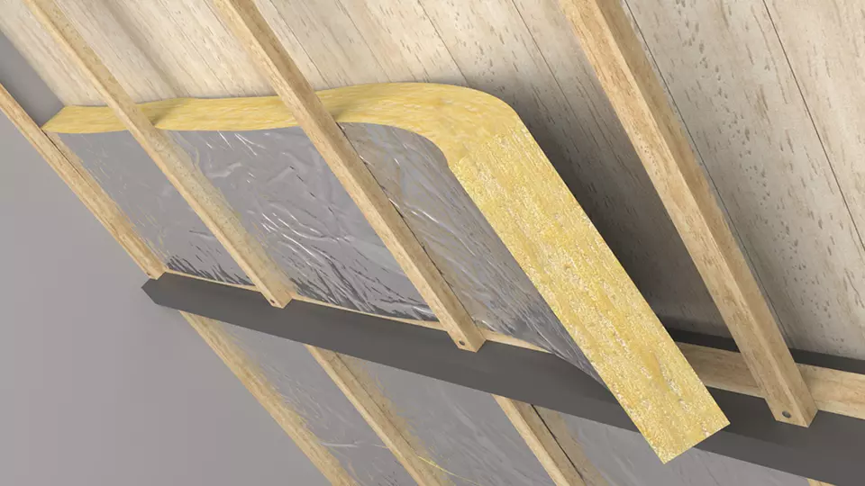 Plaats de glaswol tussen de houten latten